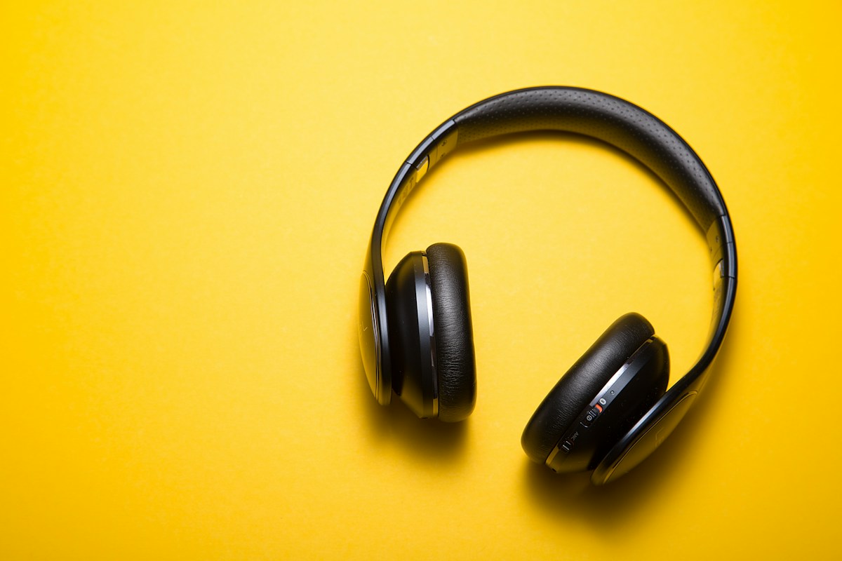 Aura Wave wireless headphones