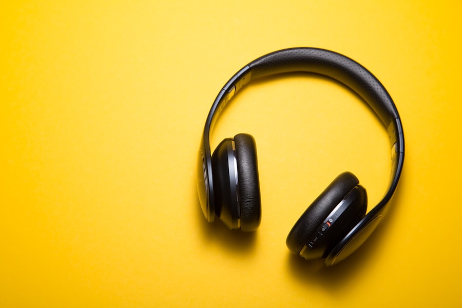 Aura Wave headphones feature highlight